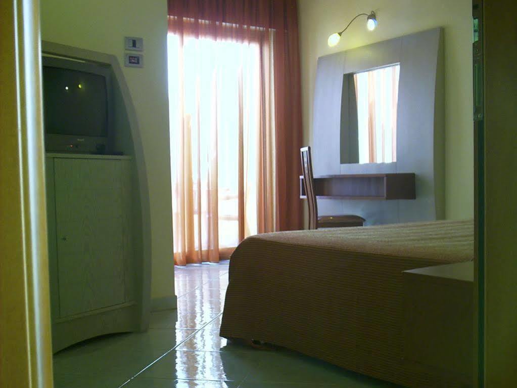 Meridian Hotel Guardia Piemontese Terme Extérieur photo